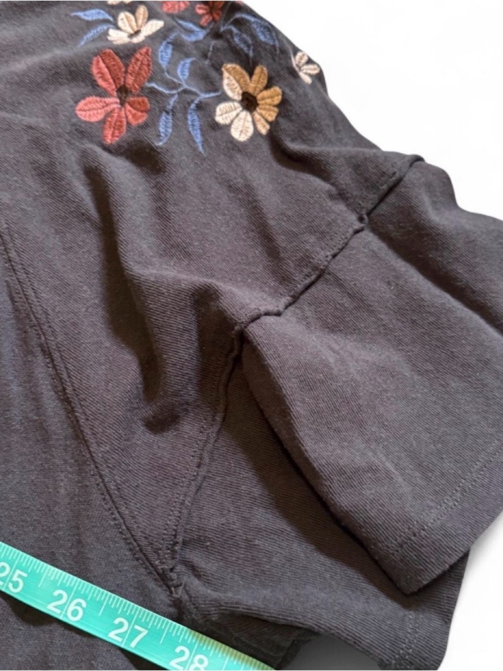 Festi by Torrid black/gray short sleeve tee with floral embroidery Torrid Size 3 - Picture 8 of 9